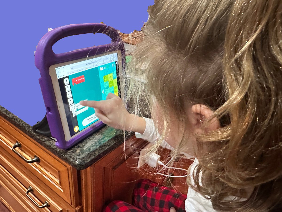 Always_clicking's tweet photo. Last night my 7 year old was participating in #CSEdWeek. https://t.co/Ofa2OvZ29Q Code Panda. She's hooked since she's a girl who loves 🐼🐼🐼 #nevertooyoungtocode https://t.co/Kg6E0NGtvJ