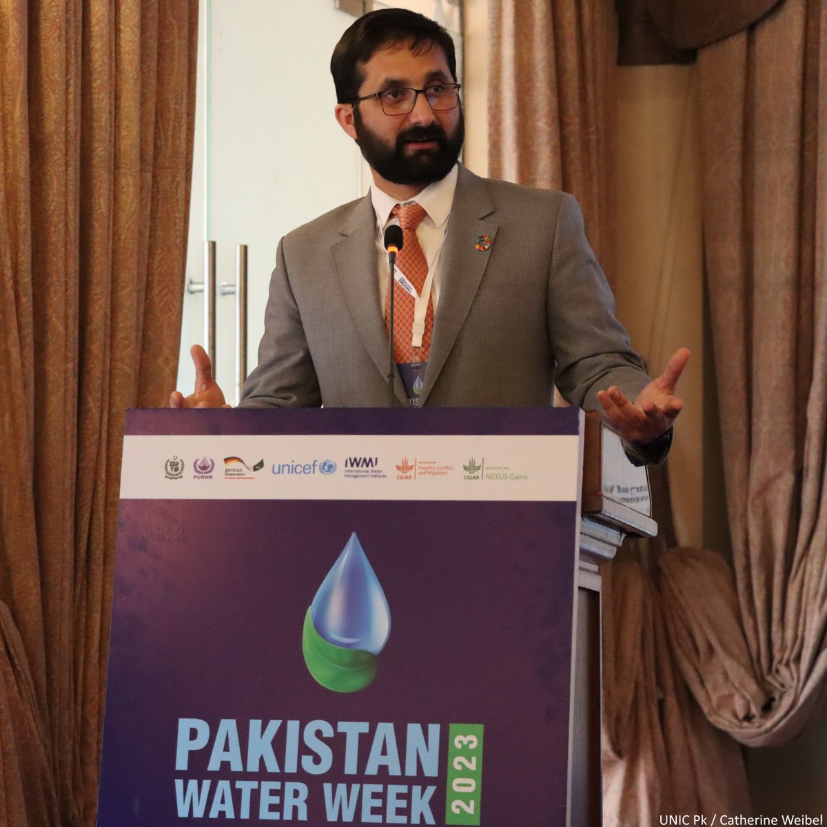 UNinPak's tweet photo. @LivingIndus @IWMI_ @ClimateChangePK @CGIAR @FAOPakistan @UNICEF_Pakistan @GermanyinPAK @ShahNasirKhan @drmohsinhafeez @afiasalam @NasirGhafoorKh3 "@LivingIndus is ambitious. We need to be ambitious to manage the mismanagement of resources in the Indus Basin. We need to bring together partners from all over Pakistan so communities can access food, water, livelihoods, and be resilient to #ClimateChange."
#PakistanWaterWeek https://t.co/2SznNkwmLj