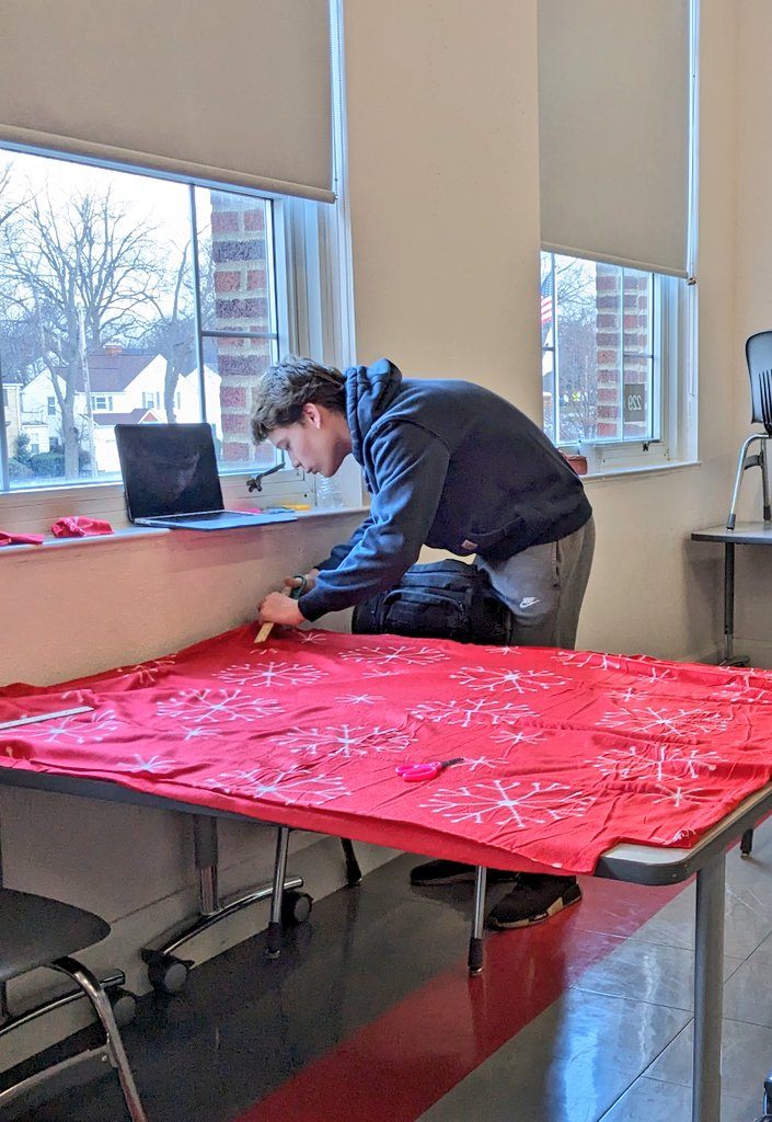 Carinlaw90's tweet image. Day 1 making blankets for those in need during these chilly months 🥶 #projectlinus #dogood