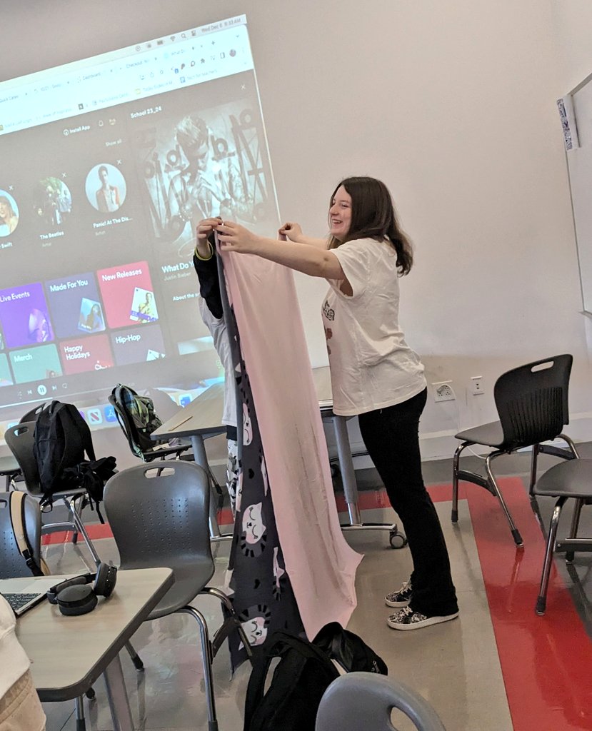 Carinlaw90's tweet image. Day 1 making blankets for those in need during these chilly months 🥶 #projectlinus #dogood