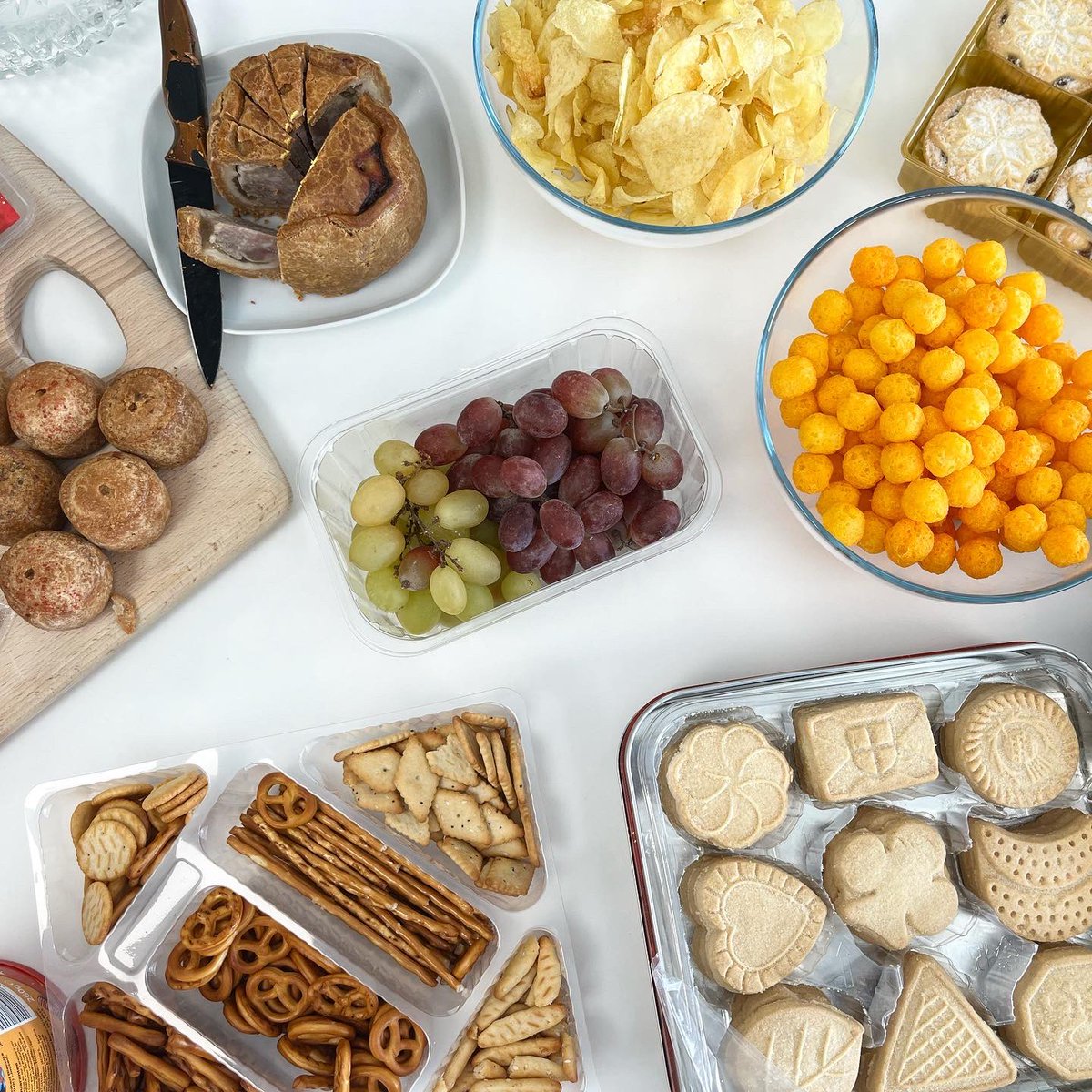 Today we held the annual Commend Christmas buffet in our office. 

A great afternoon full festive food, merry music and great company. 🎄🎅

#commenduk #commendteam #christmasparty #christmasfood