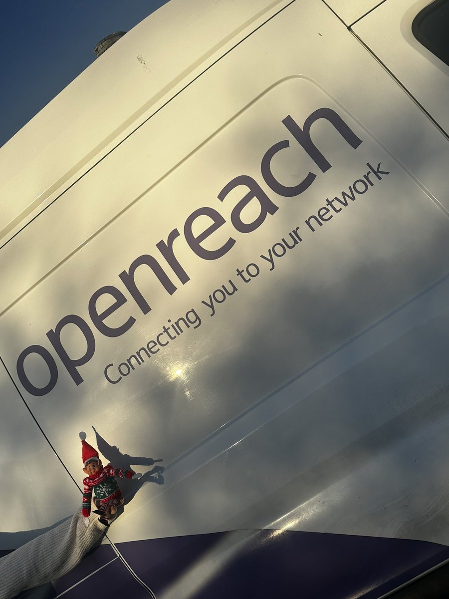 Elfie fancied a day out the office today.. he better wrap up warm since it’s -5° 🚍❄️

He has decided to help the engineers complete installs today 🧤🔁

#Elfie #ChristmasInTheOffice #Openreach #Engineers