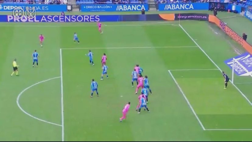 Yendy_Hernandez's tweet photo. La carga de los 124 minutos la compensa el cálido arrope a #Romero. Gol más que terapéutico.

De algún modo, la épica de #Sergio en plena prórroga de la prórroga evoca la diana salvadora de #EduardoRamos en 1990.

La misma portería. El mismo poste.

#CopaDelRey
#DéporTenerife 2-3 https://t.co/6517mA982j