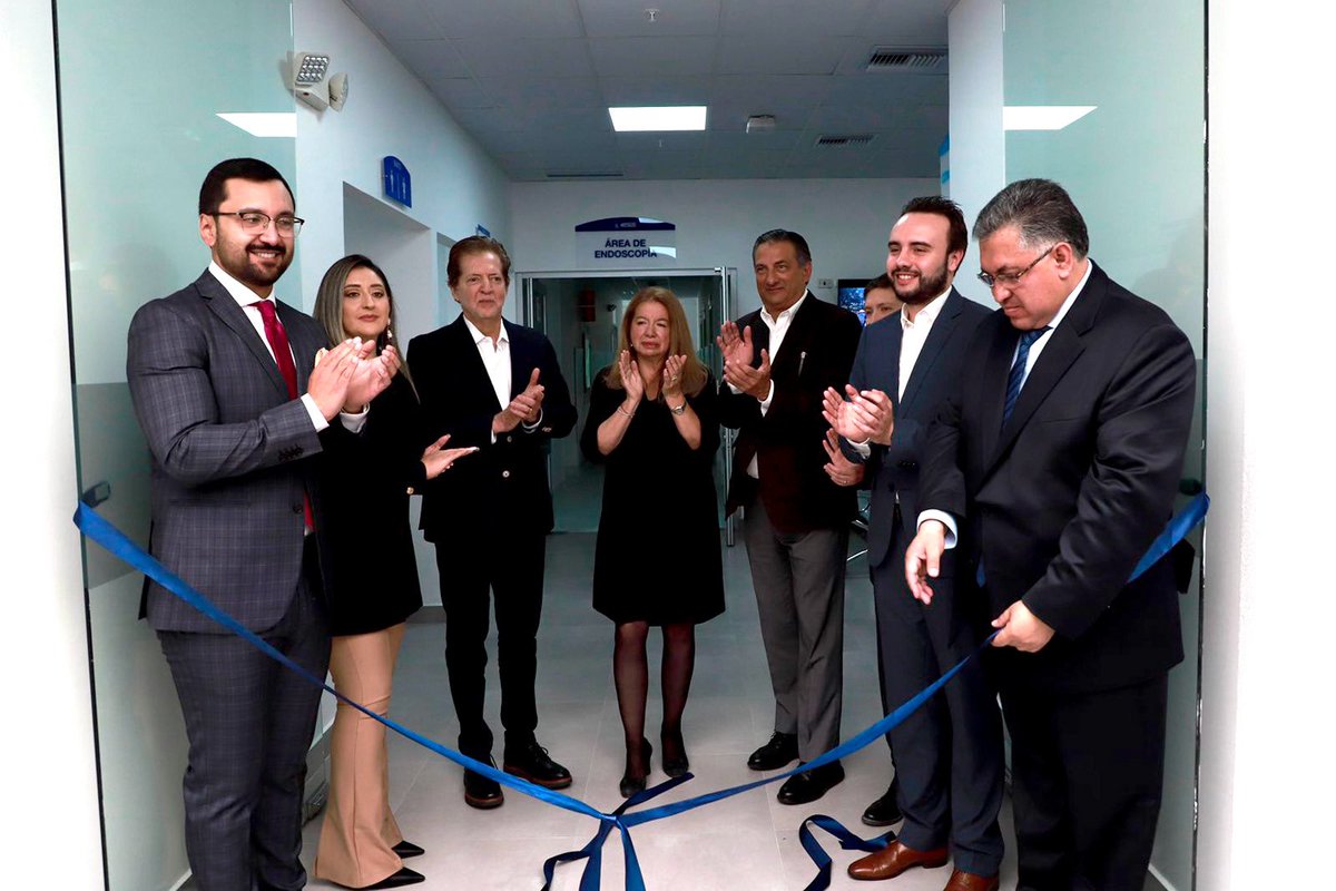 AlfredoOrtegaEc's tweet photo. Hoy es un día importante para la seguridad social porque se cristaliza un sueño en beneficio de Cuenca y el sur del país. 🏥🤝

Inauguramos el Primer Centro de Gastroenterología en el @IESSHJCA que ofrecerá servicios especializados a más de 15 mil afiliados. https://t.co/U0IKyYZ0Jr