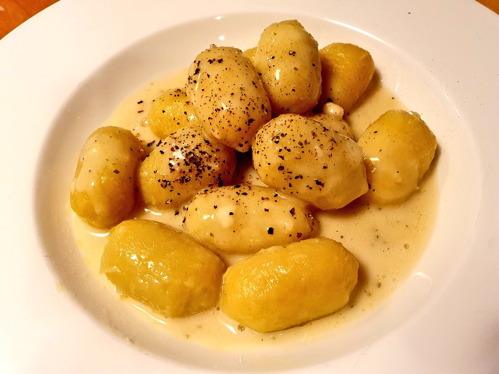 Doktor Eder tweet media