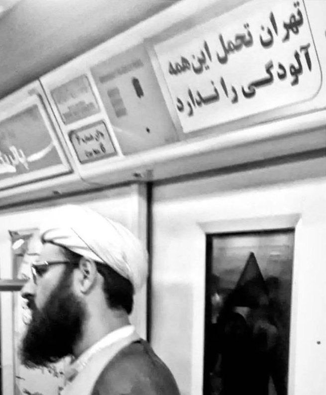 Amir_Thorn's tweet photo. از لحاظ هماهنگی متن با آخوند تو عکس 
۱۰ از ۱۰ https://t.co/LbEoSIs1ux