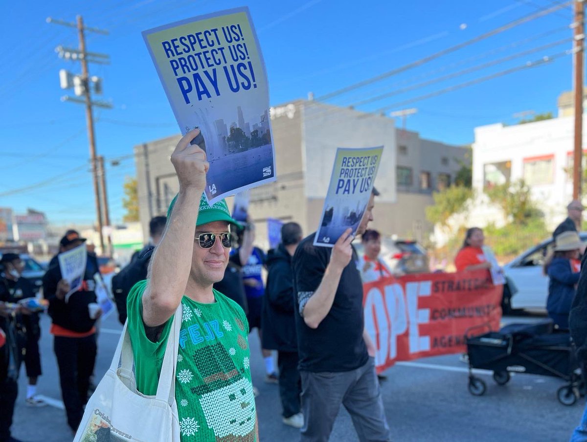 FixLANow's tweet image. How can LA– one of the richest cities in the US– also have one of the highest rates of homelessness? 🤔

Activists, clergy, union &amp;amp; community members with Fix LA are rallying today to change that by calling on LA City to develop permanent supportive housing on City property.
