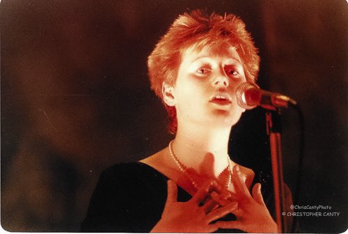 Liz Fraser of Cocteau Twins, playing at Liverpool Mountford Hall, Liverpool University's student union building, almost 40 years ago Wednesday 18.04.1984.
#cocteautwins #lizfraser #colourfilm #britishculturearchive @angiesliverpool