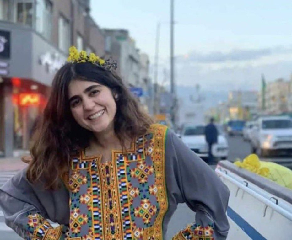 'Wir werden dich nie vergessen, liebe Tochter Irans!“ 
@NickSotoudeh #FreeSepidehGholian #ArmitaGaravand 

… mutig, kraftvoll, ausdauernd, schön, lebensfroh, mitfühlend, strahlend, leuchtend, farbenfroh, lebendig, ursprünglich, voller Liebeskraft … total! Sepideh Gholian!
