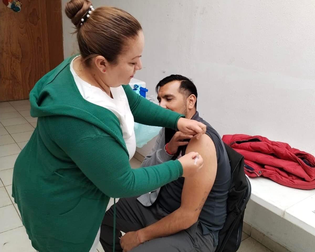 CecufidOficial's tweet photo. En el Centro Deportivo Ejército de la Revolución (CDER), realizamos la segunda jornada de vacunación, en la cual se aplicó la antitetánica, antineumocócica, contra la influenza y de COVID-19.
#TransformandoElDeporte
#HonestidadyTrabajo https://t.co/uw4aKHdLeh