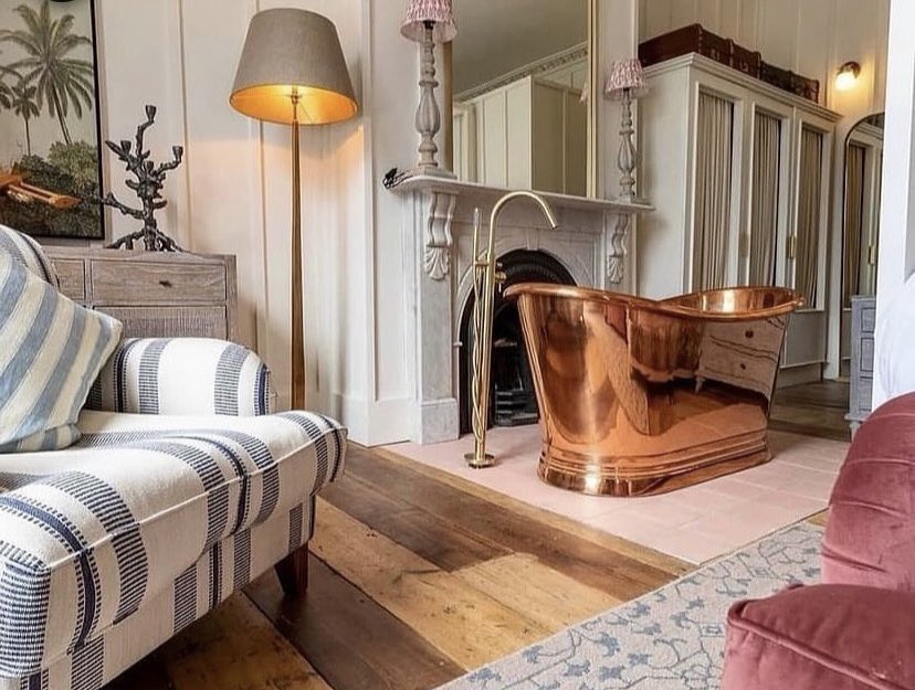 **Copper / Copper finish**

Available in our exclusive Boat Bath design. 

Our Copper baths are available in 1500mm or 1700mm sizes.

Can be painted 🖌 

🏠@themaysondublin 

 #bathroominspo #copperbath #boatbath #rolltopbath #hotelbathroom #home #bathrooms #bathroomdesign