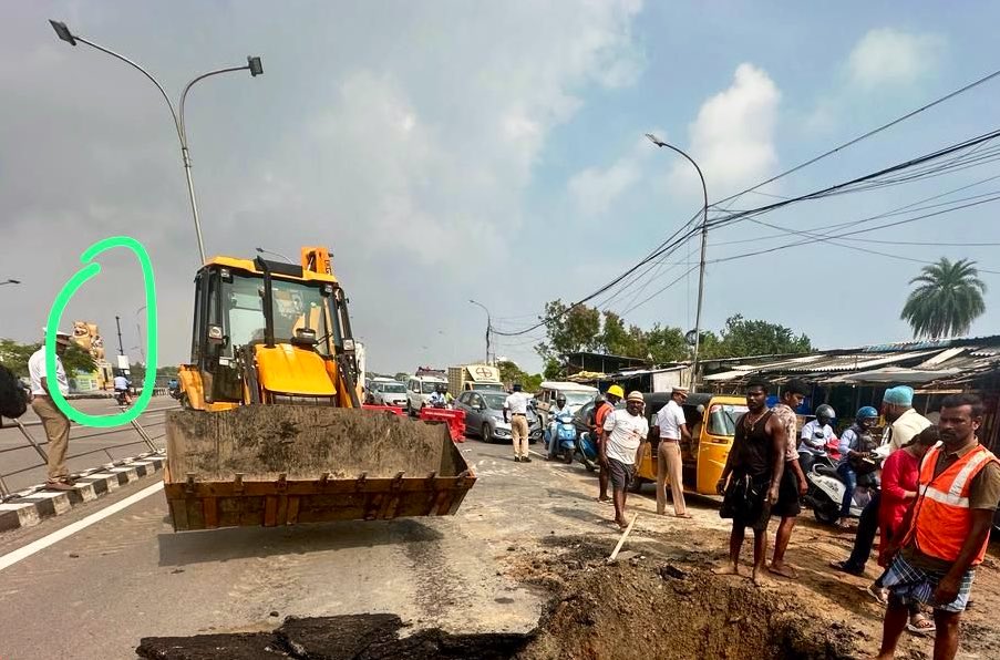 TRBRajaa's tweet photo. Please stop spreading FakeNews 🤦🏽 WHY do some people want to create panic even during these testing times !!! Everyone is tired and stressed ! Please don't give us unnecessary FAKE things to deal with 😕🙏🏾 Adyar Bridge is fine ... It is nothing but a burst in #MetroWater main line opposite to Malar hospital. MW people are at the site and it will be rectified soon !
#ChennaiRains