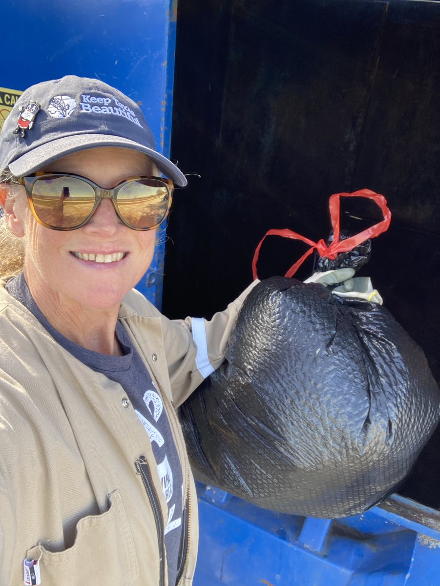 K2Runs's tweet photo. Putting trash in its place.
🚯
🚮
♻️
#litterendswithus #HappyToHelp #BeautifyTX 
#DoBeautifulThings #CleanYOURBlock #DontmesswithTexas https://t.co/Bv1WQTgY3W
