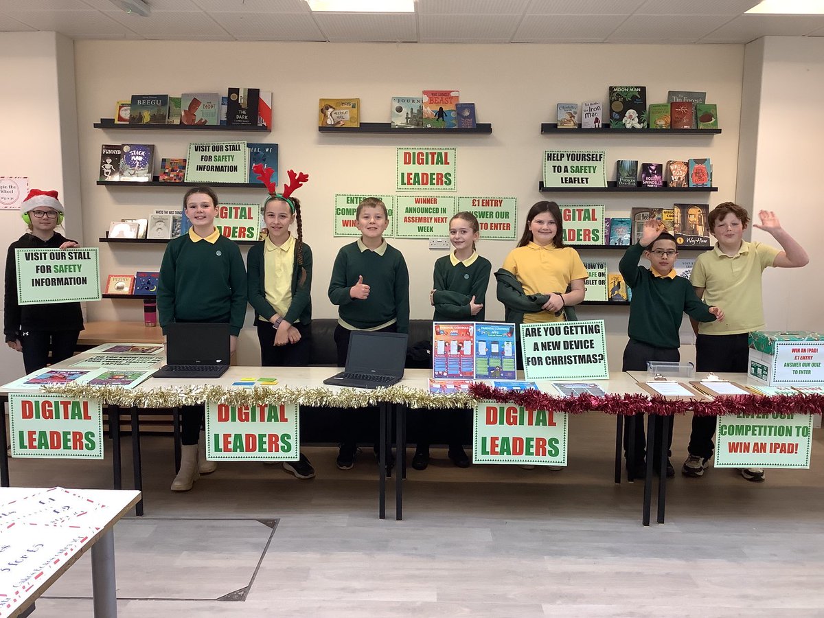 ComputingHG's tweet image. DIGITAL LEADERS: Our first ever Digital Leader #HardwickGreenPA stall. 

🎄 E-Safety leaflets for setting up a new device
🎄 Parental controls leaflet for iOS and Android
🎄 How to create a strong, secure password activity
🎄 Competition

Chn were amazing 👏 

#HardwickComputing