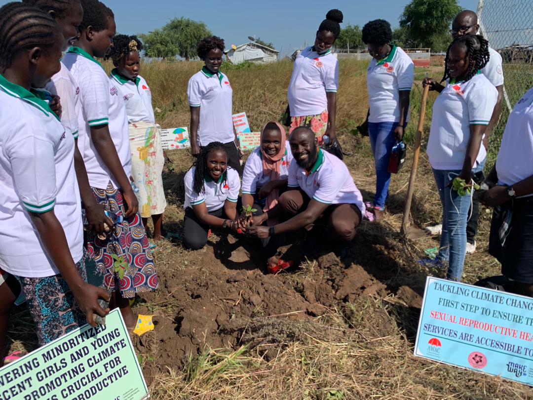 MadiOkolloDLG's tweet image. We are thrilled to have one of our partners, @awacuganda, taking on this mantle to work with our communities in Rhino Refugee Settlement Camp to address these interconnected issues!

#ClimateActionSRHR 
#IntersectionalSRHR
#MakeWayProgramme