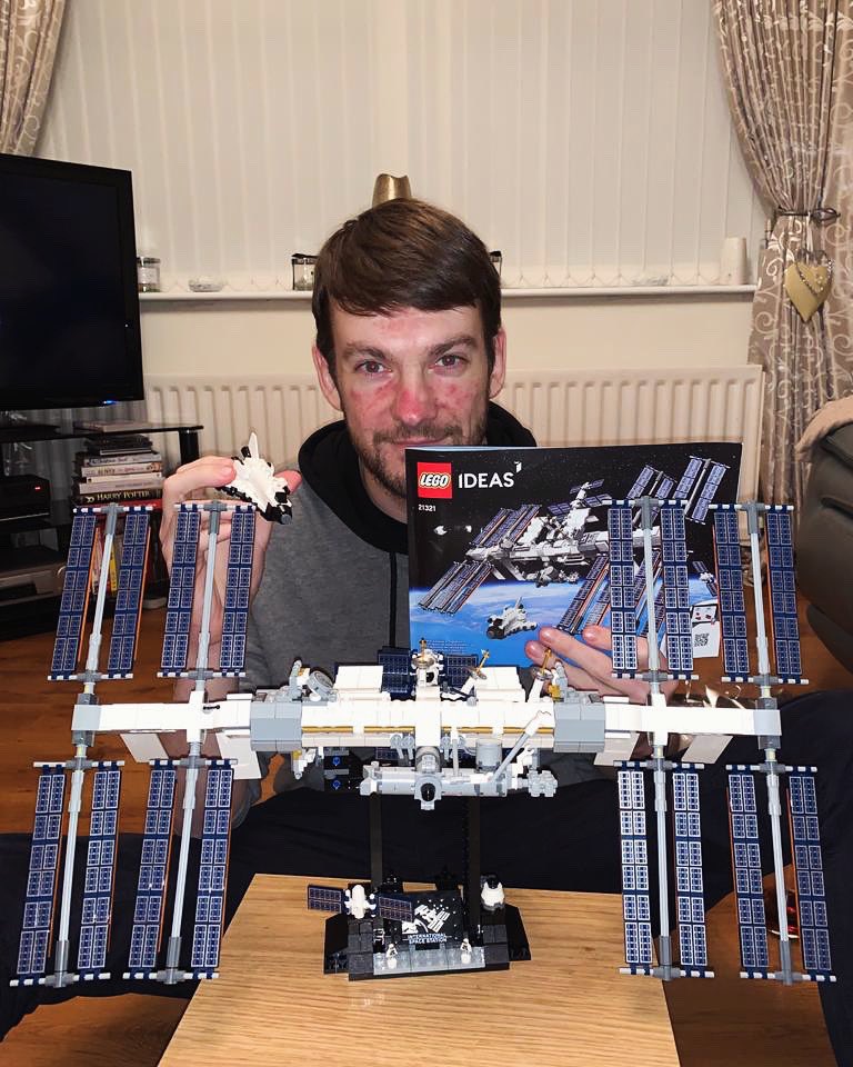 TheCosmosCorner's tweet image. Happy 25th #Anniversary to the #internationalspacestation @ISS_Research 🎂🚀🌍
Here’s to many more #orbits around #Earth doing lots more #science, #discovery and amazing #stem learning for all before the end of the mission 
👨🏻‍🚀🧑🏼‍🚀👨🏼‍🚀👨🏿‍🚀
#iss #issSpace #NASA #LEGO #legophoto