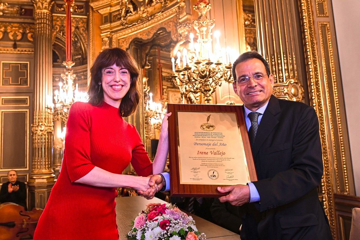 La escritora y filóloga Irene Vallejo se llevó el merecido reconocimiento en la categoría de Letras. Su obra ha trascendido fronteras, impactando en la literatura y su dedicación a la promoción de la cultura a través de la palabra escrita.
<a href="/irenevalmore/">Irene Vallejo</a>