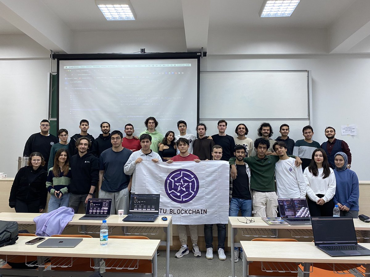 BlockchainYtu's tweet image. Solidity eğitimi 2. dersini bugün gerçekleştirdik🙌🏻
Gelip bizimle kodlayan herkese çok teşekkür ederiz, haftaya 3. derste görüşmek üzere⛓️
#CodeModeOn #letsbuidltogether