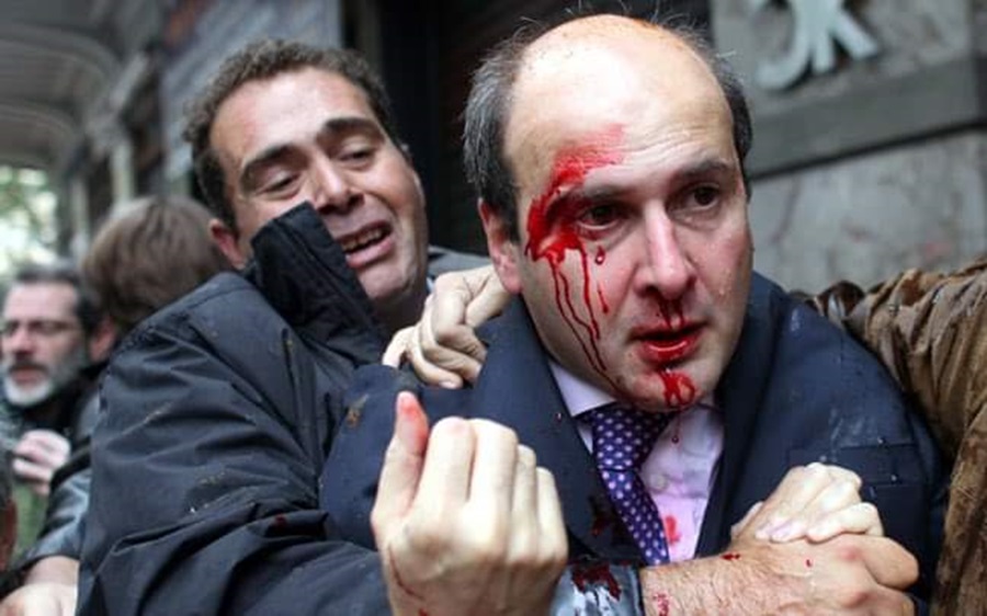 ΑΙΣΧΟΣ! ΒΓΗΚΕ ΚΑΙ ΤΣΙΡΙΖΕ ΣΤΟ ΒΗΜΑ ΤΗΣ ΒΟΥΛΗΣ Ο ΧΑΤΖΗΔΑΚΗΣ: ΑΥΤΟΣ Ο ΔΟΛΟΦΟΝΟΣ ΕΙΔΙΚΟΥ ΣΚΟΠΟΥ – ΤΗΣ ΔΕΞΙΑΣ, ΜΕΤΑ ΑΠΟ ΤΟ ΞΥΛΟ, ΒΑΛΘΗΚΕ ΝΑ ΤΕΛΕΙΩΣΕΙ ΤΗΝ ΕΛΛΗΝΙΚΗ ΚΟΙΝΩΝΙΑ ΜΕ ΚΑΘΕ ΤΡΟΠΟ, ΒΑΖΟΝΤΑΣ ΕΚΑΤΟΜΜΥΡΙΑ ΣΤΗΝ ΤΣΕΠΗ ΚΑΙ ΧΩΡΙΣ ΝΑ ΕΧΕΙ ΚΟΛΛΗΣΕΙ ΜΙΣΟ ΕΝΣΗΜΟ!… dlvr.it/SznmlH