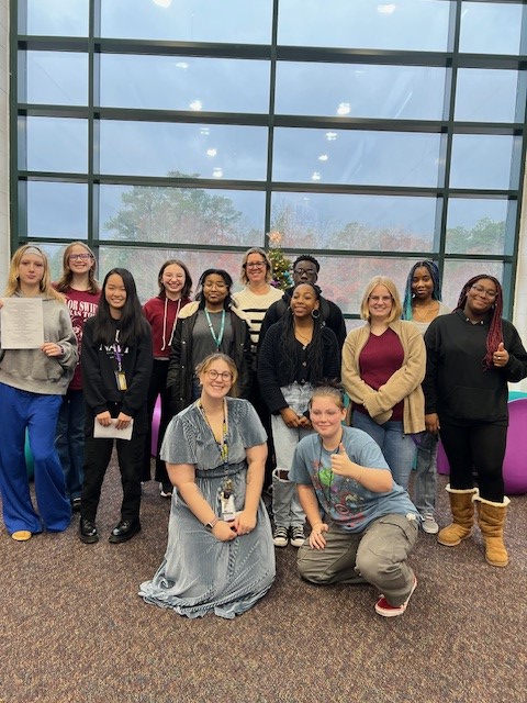 WSHSNNLib's tweet image. We had our creative writing poetry slam during Wolverine Wednesday today. Students performed original pieces for their peers. The audience also participated by playing stump the teacher.  It was an awesome performance. So much talent! @NNPSArts @NNPSWoodside @nnschools