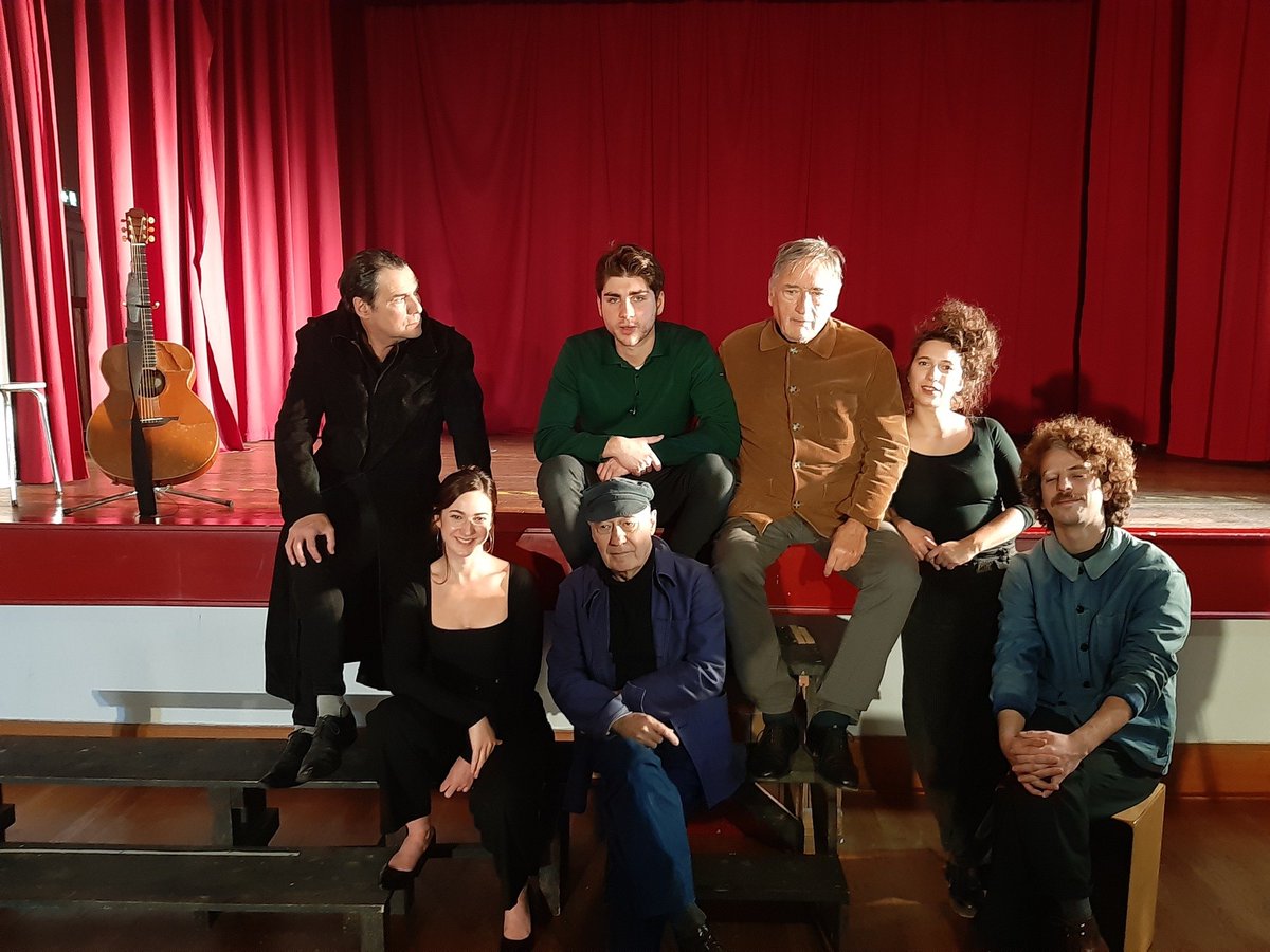 LouisAlexFABRE's tweet photo. Procès de Benoît Lebrun, 2ème représentation et toujours non-coupable ! #vandale #compagnielevriers #saintbenoitsurloire #belvedere #valdesully https://t.co/c4jG84O7J5