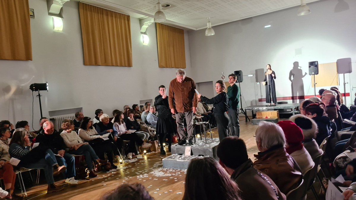 LouisAlexFABRE's tweet photo. Procès de Benoît Lebrun, 2ème représentation et toujours non-coupable ! #vandale #compagnielevriers #saintbenoitsurloire #belvedere #valdesully https://t.co/c4jG84O7J5