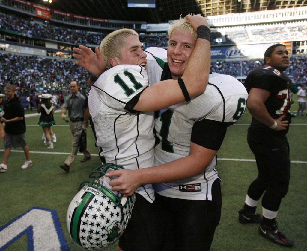 SportsDayHS's tweet photo. How blond hair and black pants have led Southlake Carroll to state semifinal matchup with DeSoto

Story by @Lassimak: https://t.co/e8pCwdMcOR  

#TXHSFB https://t.co/UGJPxVxIgv