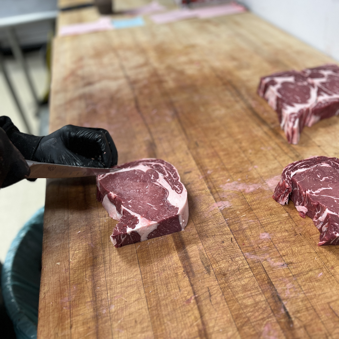 GoldensteerWood's tweet photo. Behold! The thick cut, boneless ribeye steak! These bad boys are PERFECT for the grill. Trimmed and prepared by some of the best in the business...one of our favorite cuts of meat. As always, our beef is 100% antibiotic and hormone free and grass fed. #bonelessribeye #woodinville https://t.co/lhzSYytVyz