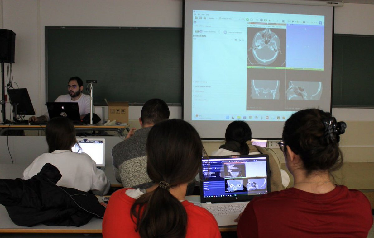 ICampanna's tweet photo. Además, nos enseñó el procedimiento para generar y procesar reconstrucciones #3D de restos paleontológicos, guiando a los alumnos por los software más utilizados, con ejemplos reales. https://t.co/yC6UBm4s2U