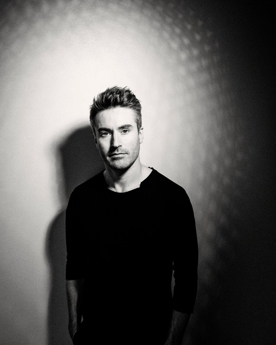 “When [Tepfer] plays, the piano plays back according to the algorithm's rules, as if phantom hands were pressing the keys.” — <a href="/NPR/">NPR</a>

Hear these ‘phantom hands' live when <a href="/tepferdan/">Dan Tepfer</a> brings ‘Natural Machines’ to #TheNimoy on Dec 17: bit.ly/46ePcmR

📷: Sylvain Gripoix