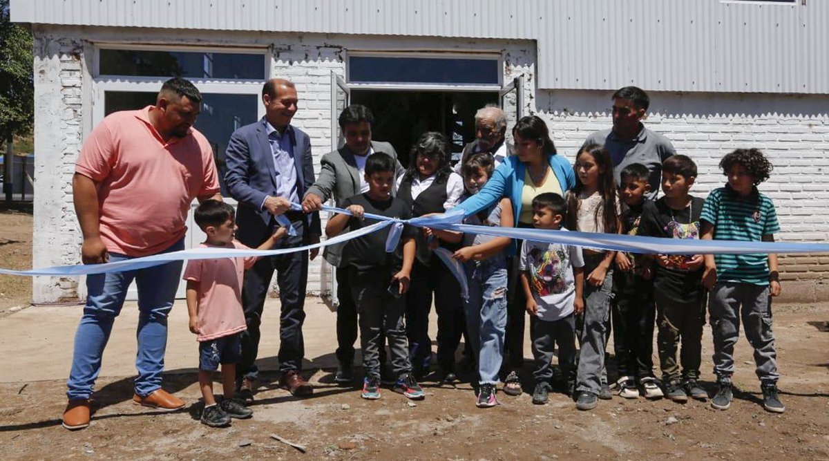 OmarGutierrezOk's tweet image. Desde hoy la comunidad de Sauzal Bonito disfrutará de su Salón de Usos Múltiples totalmente renovado.
Un espacio para el deporte y la recreación de todas las familias de la localidad.
#JuntosPodemosMás