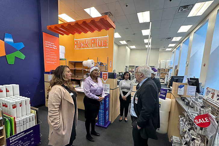In NYC this morning, FedEx Founder Fred Smith stopped by FedEx Office stores to visit with team members who help customers pack, ship, and print throughout the holiday season. Read Mr. Smith’s take on American business in a recent speech here: bit.ly/47ZrRXm