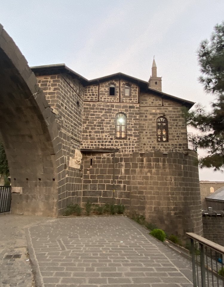 Biri İspanya’da diğeri Diyarbakır’da Ortaçağ yapıları..