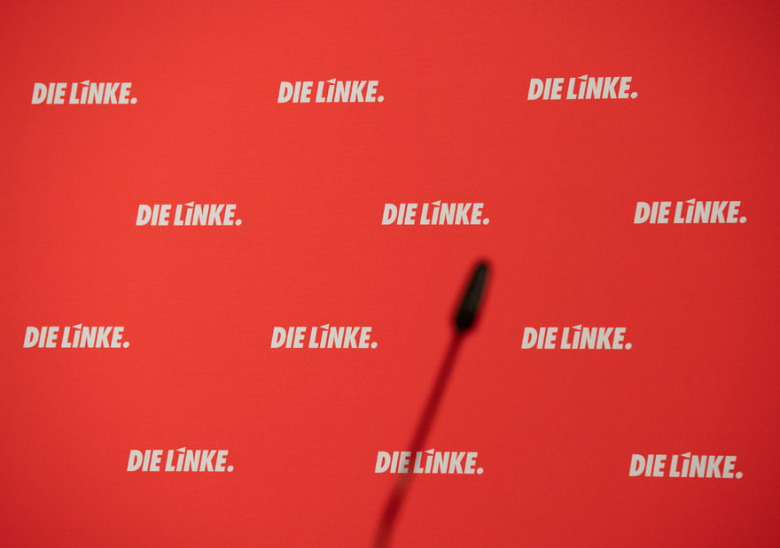 #phoenixRunde: Fraktion abgewickelt – was wird aus der Linkspartei? @AnkePlaettner diskutiert mit Gesine @LoetzschMdB #dieLinke | Politikwissenschaftlerin Julia @j_reuschenbach | Psychologe Moritz Kirchner | und Journalist Sebastian Puschner @derfreitag 📲 19:00 Uhr 📺 22:15 Uhr