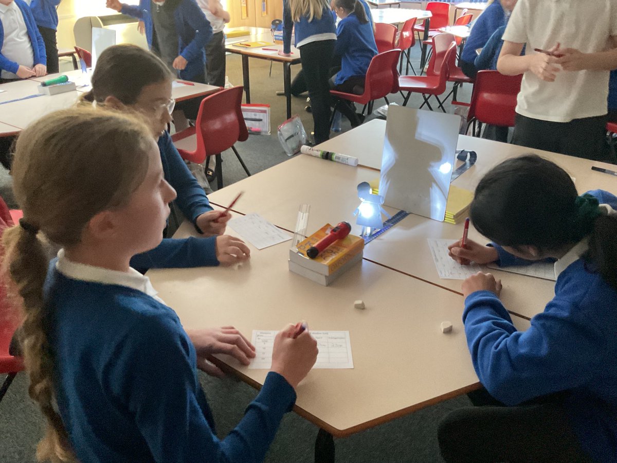 AcklamWhin's tweet image. Class 13 are investigating if a shadow can be altered. @Grammarsaurus1 #practicalscience