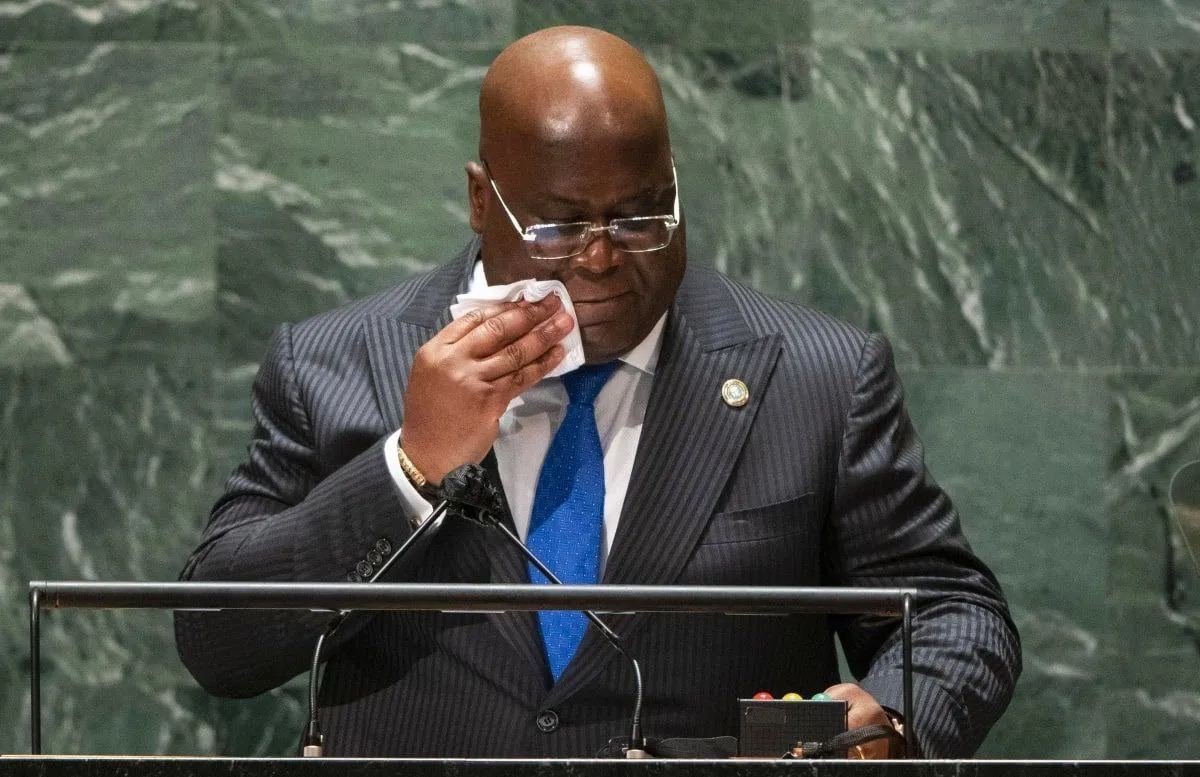CyizaLiza's tweet photo. Word on the street is that dear failed #Fatshi is all packed ready to bounce abroad WHEN things don't go as planned🤣🚮After seeing how the Congolese people resent him.
The entire world is shocked at this news 🤣🤣🤣 #FailedLeader #warmongers #Destabilizer #Wrecker https://t.co/j8Yi7XA5Xe