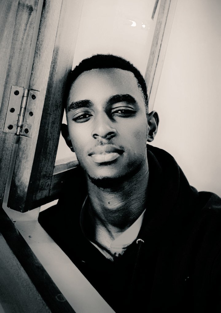 Too cold outside here someone's daughter save mee abeg eehh😬😬