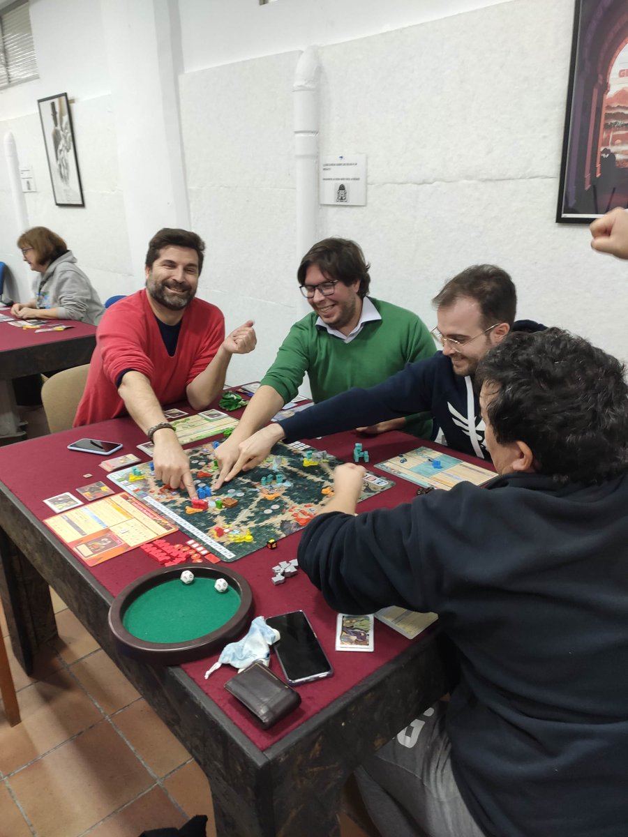 DA2juegos's tweet image. Buenos juegos y buena gente. La mejor combinación y la que hace grande el club.
#Apiary #Arkwright #Root #RideTheRails