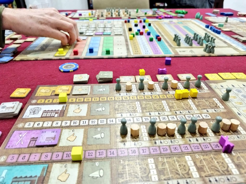 DA2juegos's tweet image. Buenos juegos y buena gente. La mejor combinación y la que hace grande el club.
#Apiary #Arkwright #Root #RideTheRails