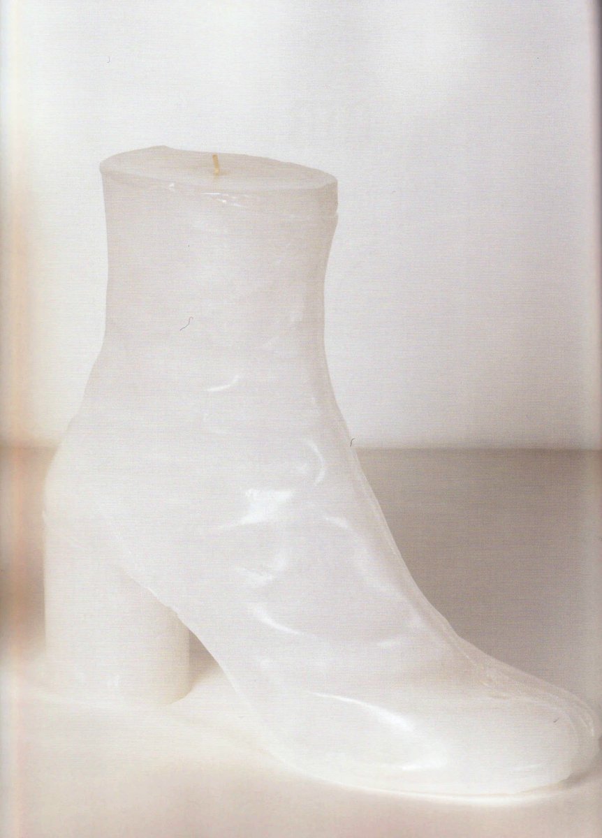 Maison Martin Margiela⑬ tabi candle Limited edition Tabi-boot shaped candle sent as a gift to