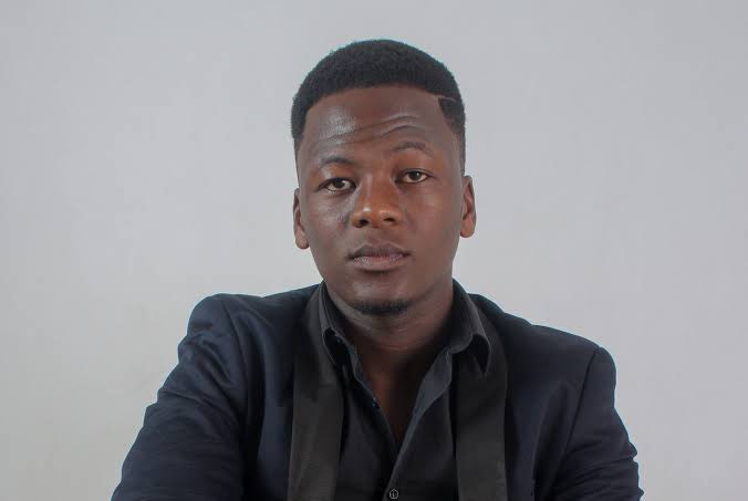 CASTING NEWS: 

Thembekile Komani joins Smoke &amp; Mirrors 

Komani plays Mkhuseli Ngonyama, Caesar’s younger brother in the etv telenovela. 

#KgopoloReports