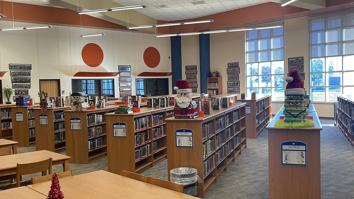 EdTechTucker's tweet photo. How clever! I love coming across innovative people and ideas. #librarians #tchs #christmas https://t.co/z6e4hCqAHv