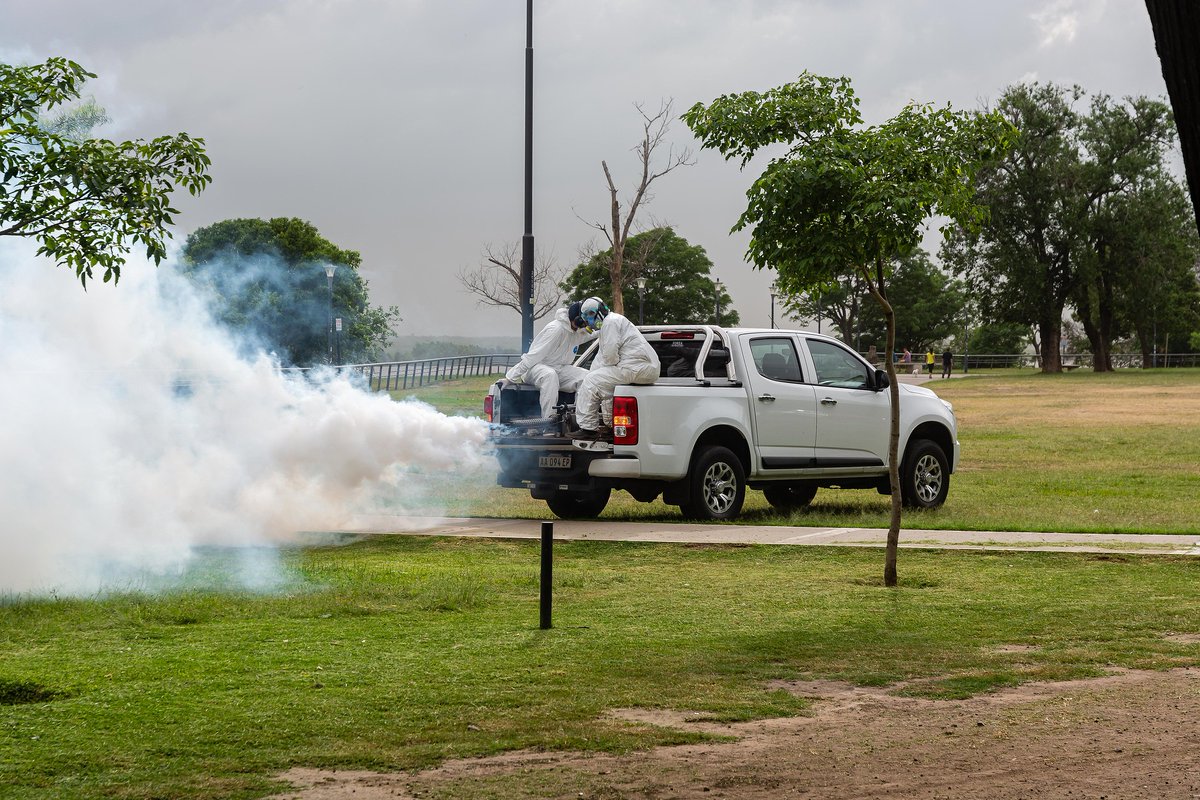 CONTINÚAN LOS OPERATIVOS DE FUMIGACIÓN
🚫🦟 Los trabajos buscan controlar la presencia del mosquito culex en espacios verdes públicos y eliminar criaderos.
Cronograma de la semana ➡ bit.ly/4a5yycp