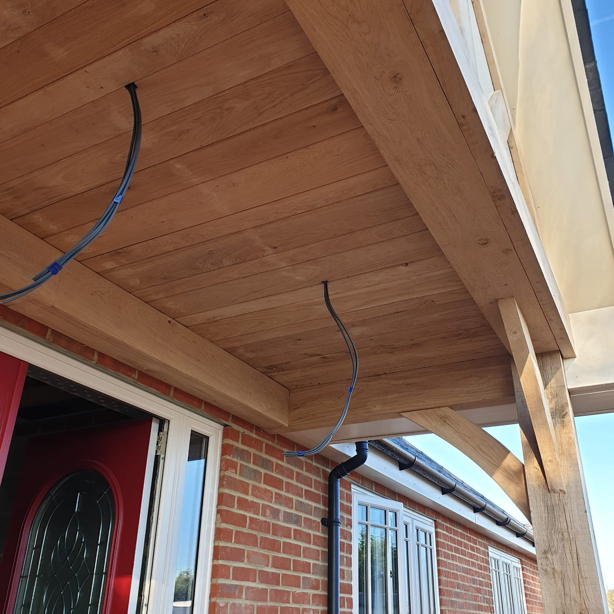 Give the wow factor to your existing building, oak posts and oak tudorwork features can be added to give the effect of a full oak frame. This has completely changed the character of the property. 
#Oak #OakTudorwork #GreenOak #OakFrame #Design #Decor #Porch #Kent #Sussex #Surrey