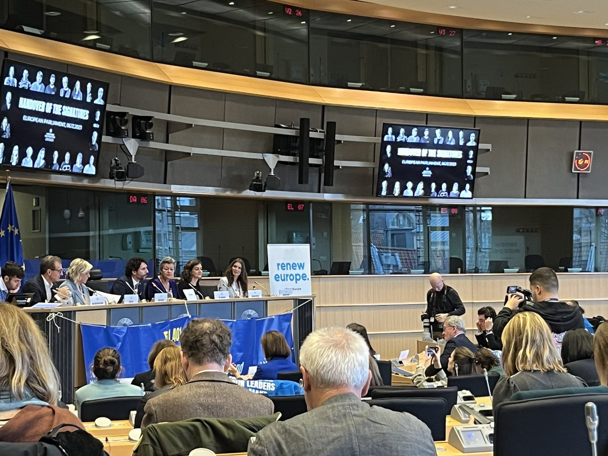 Ylva Johansson (@ylvajohansson) on Twitter photo No child should experience abuse - we must ensure the internet is #safeforkids
Iโm humbled to be part of this event in <a href="/europarl_en/">European Parliament</a>
And to receive a petition of over 500,000 people from #JusticeInitiative to strengthen legislation to protect children from sexual abuse. No child should experience abuse - we must ensure the internet is #safeforkids
Iโm humbled to be part of this event in <a href="/europarl_en/">European Parliament</a>
And to receive a petition of over 500,000 people from #JusticeInitiative to strengthen legislation to protect children from sexual abuse.