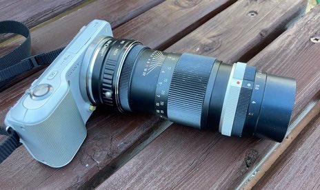 junklens's tweet photo. ROKKOR-TC 135mm F4ジャンクを縛りの半値で捕獲🙂

これはトリプレット（3枚玉）なのです。
前中後で1枚ずつの3群3枚のため、貼り合わせ面のくもりに悩まされなくてすむのが良いところ😆

レンズ清掃も非常に簡単です。 https://t.co/0RZkfikbNq