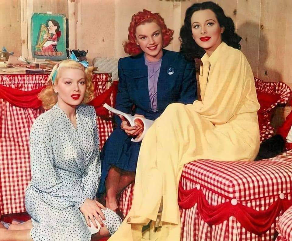 #LanaTurner, #JudyGarland  #HedyLamarr

🔥Hedy and Lana in Judy's dressing room during the filming of 'The Ziegfeld Girl' from 1941