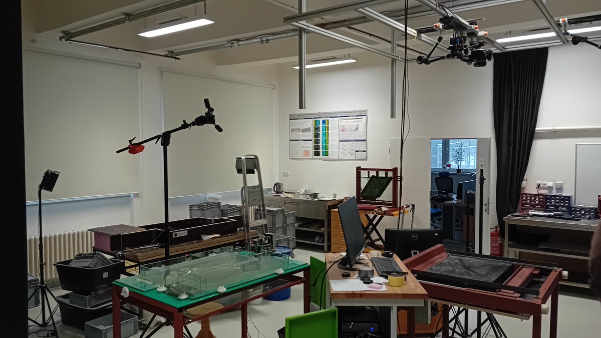 Frank Zwaan (@geozwaan) on Twitter photo I was impressed by the potential <a href="/tectolabprague/">Waxy Earth Lab in Prague</a> has for excellent research. We are currently setting up a collaboration, and if you are also interested in running tectonic models in Prague, you should definitely get in touch with them. More info: ig.cas.cz/en/observatori… (4/5). I was impressed by the potential <a href="/tectolabprague/">Waxy Earth Lab in Prague</a> has for excellent research. We are currently setting up a collaboration, and if you are also interested in running tectonic models in Prague, you should definitely get in touch with them. More info: ig.cas.cz/en/observatori… (4/5).