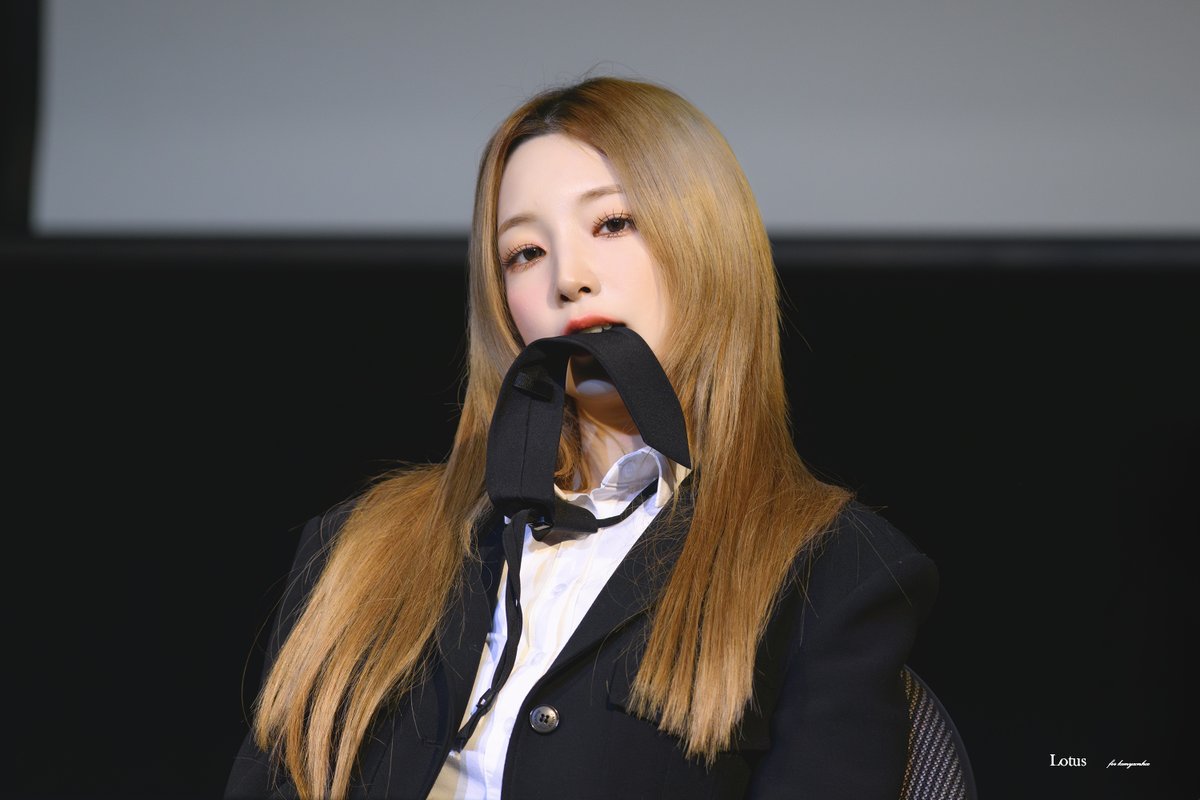 RP_1206's tweet photo. 231103 팬사인회   

ㅇㅕㄴㅎㅡㅣㅇㅑ
ㅅㅐㅇㅇㅣㄹ ㅊㅜㄱㅎㅏㅎㅐ

#Rocket_Punch 
#로켓펀치 #YEONHEE 
#연희 #김연희

@RocketPunch https://t.co/PeQuHK6lUu