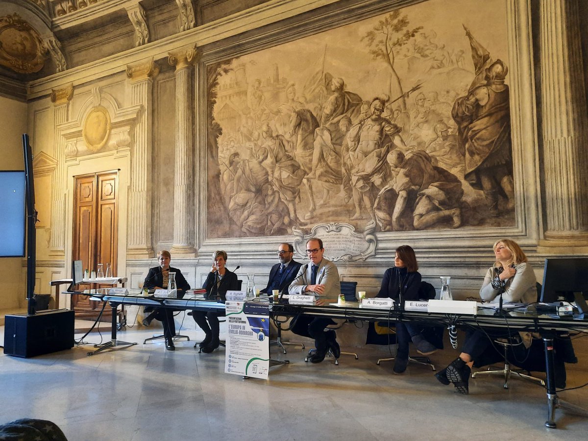 Arter_ER's tweet image. 🇪🇺 A Palazzo D'Accursio presentazione della nuova piattaforma L'Europa in Emilia-Romagna realizzata da @AssembleaER @europedirectER, con il supporto di ART-ER per mettere in rete e far conoscere a cittadini e imprese le opportunità dell'Unione Europea 
👉 art-er.it/2023/10/leurop…